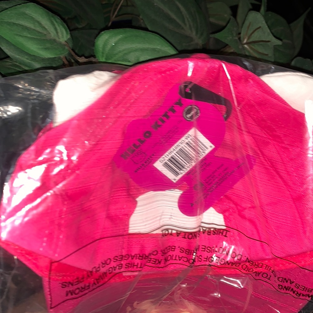 Hello kitty Face Hat - Picture 2 of 3